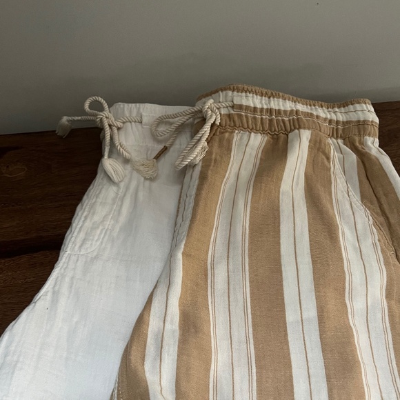 2 Pairs Women's Old Navy Linen Blend Drawstring Shorts Size M - Picture 2 of 11